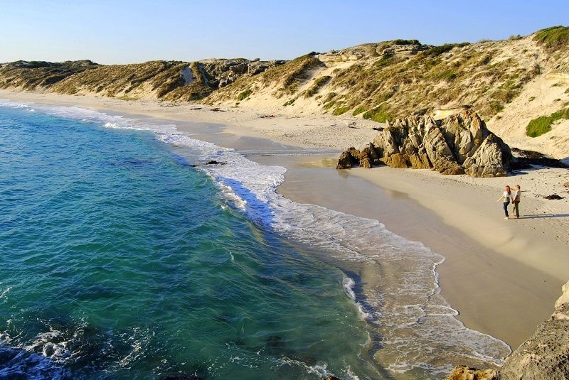 10 Pantai Paling Berbahaya di Dunia