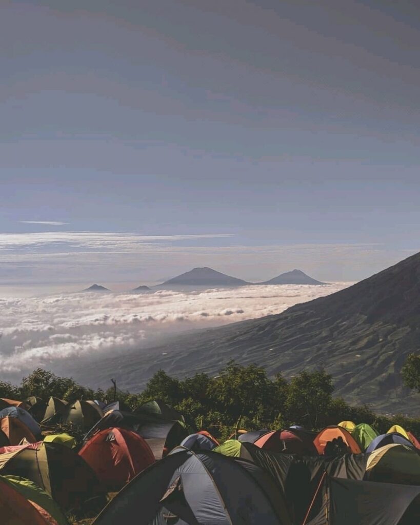 10 Gunung Indonesia yang Paling Ramai Pendaki - Madu99 Lounge
