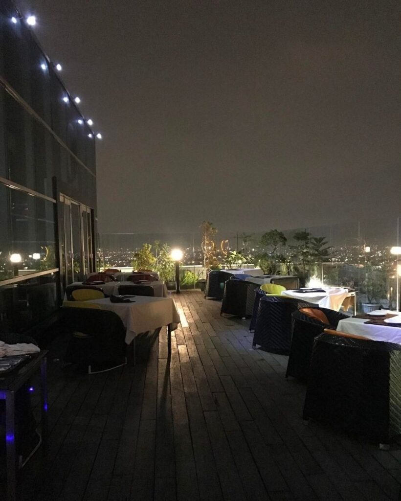 10 Tempat Candle Light Dinner di Medan - Madu99 Lounge