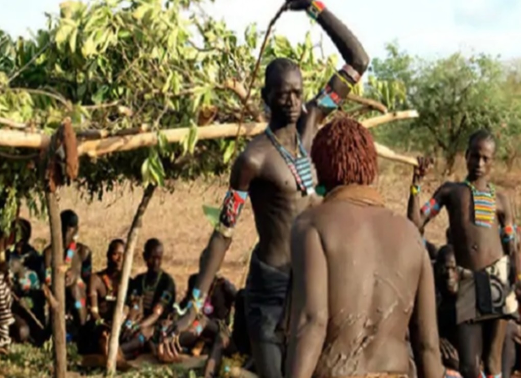 Tradisi Suku Fulani di Mana Mesti Tahan Pukul