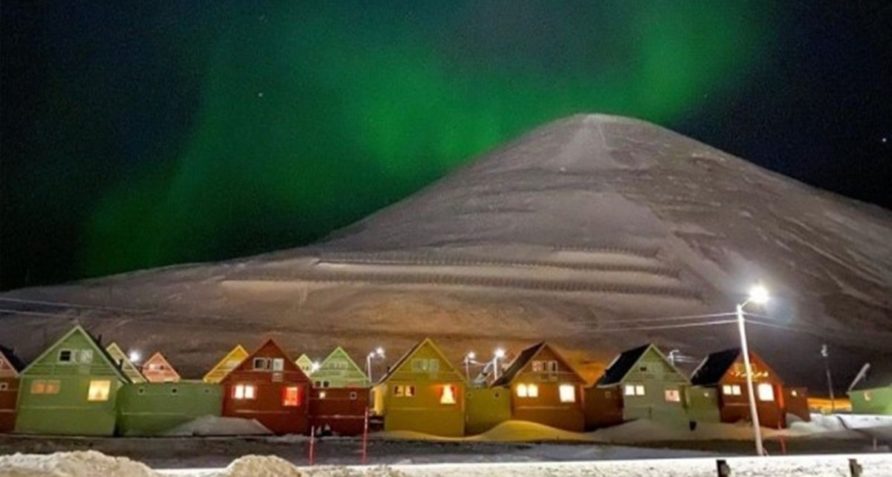 12 Pesona Kepulauan Svalbard yang Indah Banget!