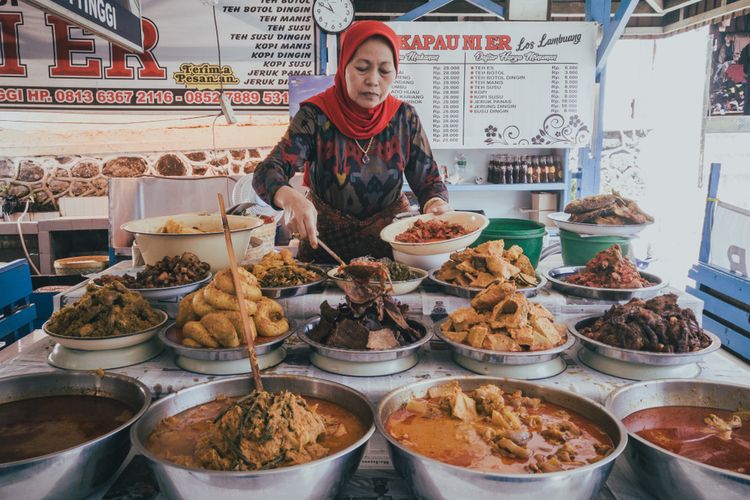 Makanan Khas Lapau Nasi Kapau Rumah Padang